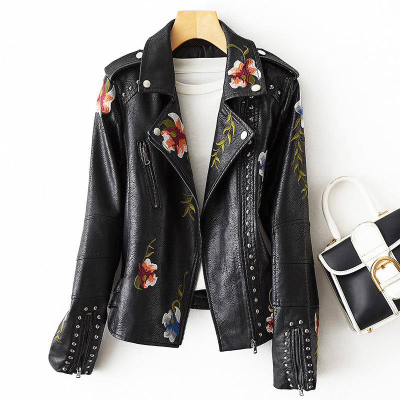Giacca Biker in Pelle da Donna – Ricamo Floreale – Silhouette Fitted – Dettagli Borchiati