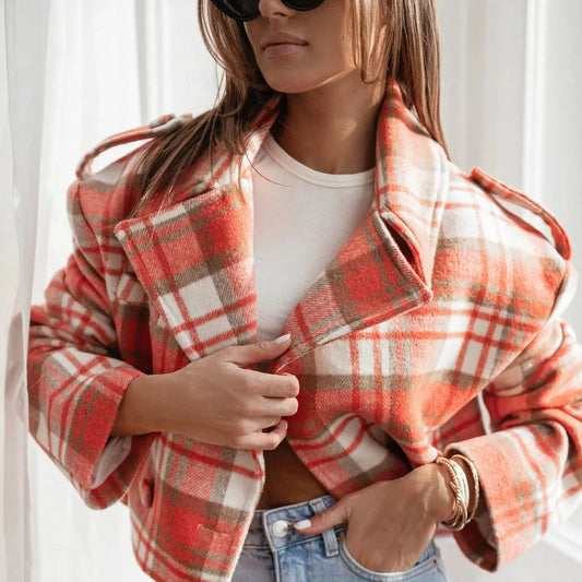 Giacca corta a quadri da donna – Stile casual chic